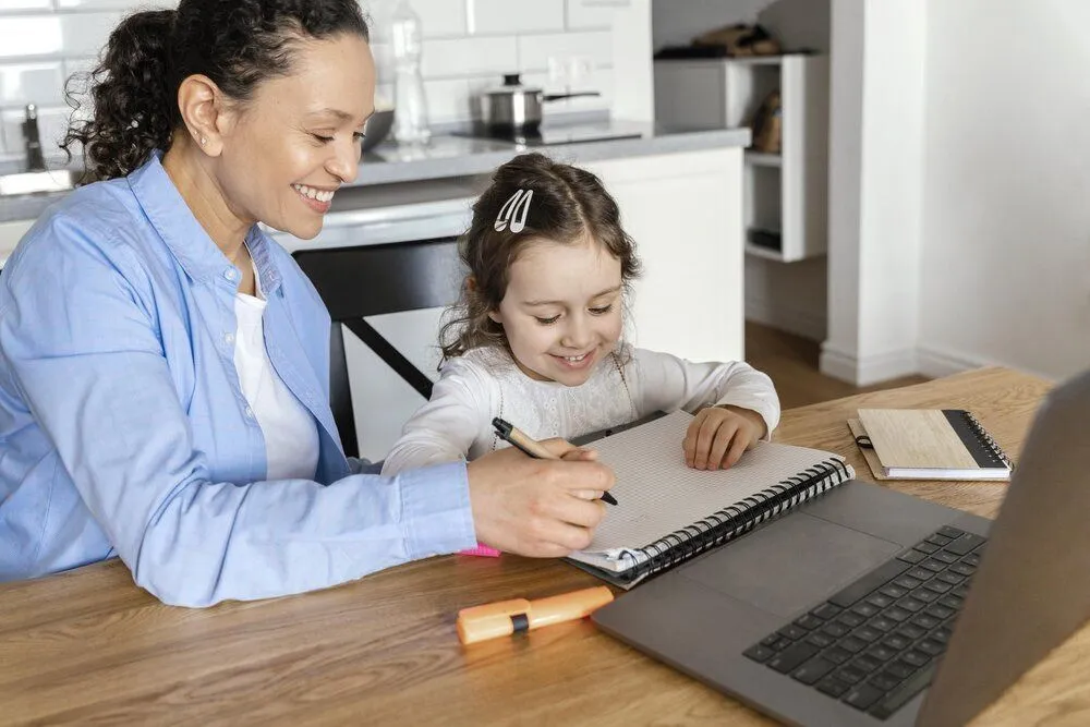 Comment occuper plusieurs enfants d’âges différents pour télétravailler ?